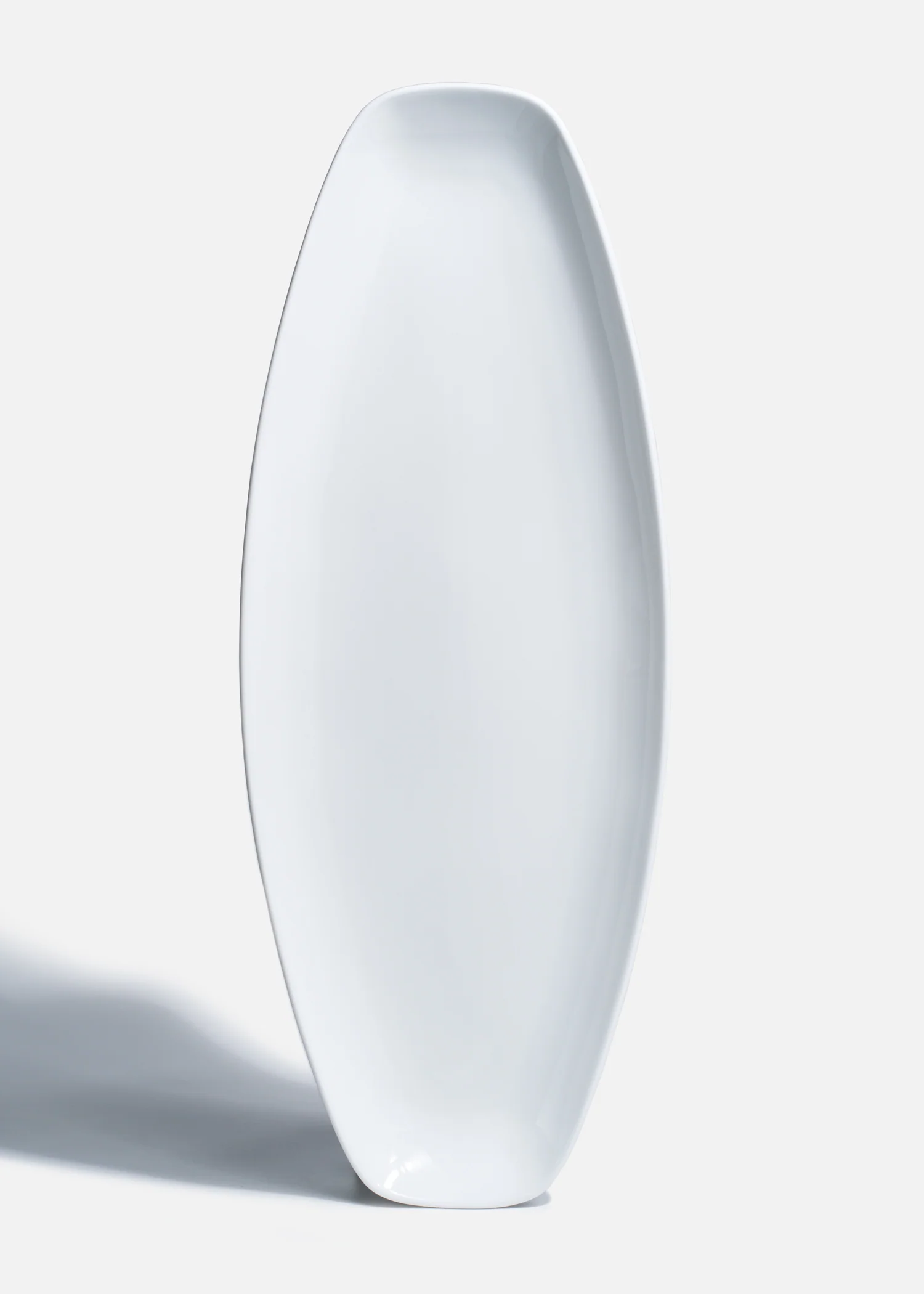 Charola canoa de porcelana blanco Luna 47x18 cm