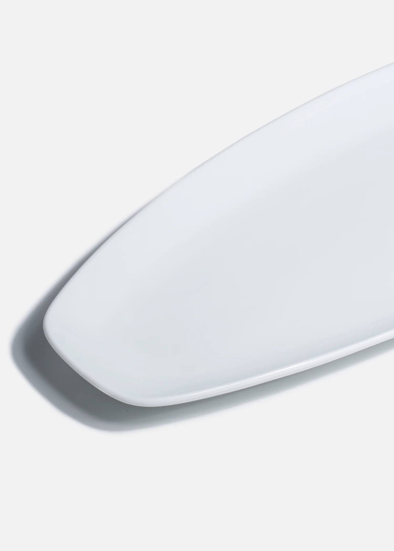 Charola canoa de porcelana blanco Luna 47x18 cm - Imagen 4